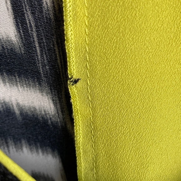 Charlie Jade Black + White Geometric Print Sleeveless Tank Top Blouse Small‎ - Picture 8 of 9